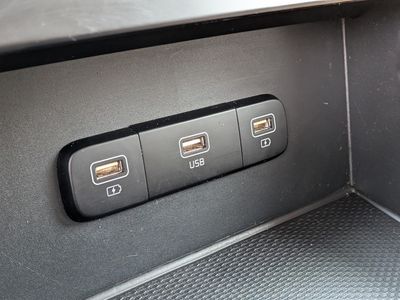 2022 Kia Carnival - Photo 32