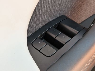 2022 Tesla Model X - Photo 24