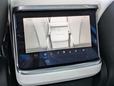 2022 Tesla Model X - Photo 16