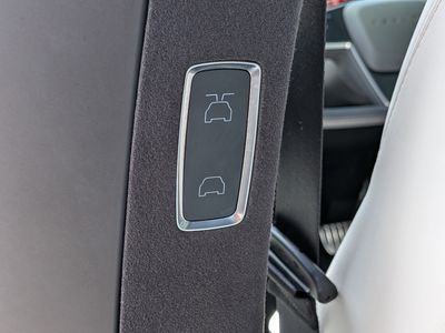 2022 Tesla Model X - Photo 22