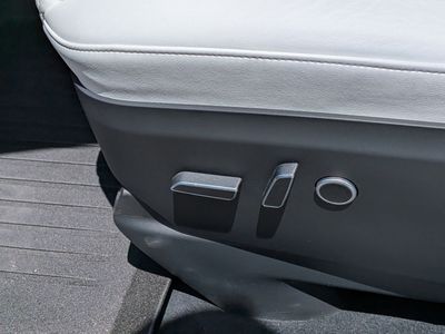 2022 Tesla Model X - Photo 23