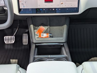 2022 Tesla Model X - Photo 21