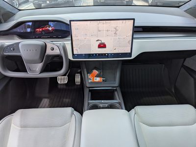 2022 Tesla Model X - Photo 17