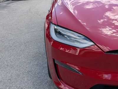 2022 Tesla Model X - Photo 9