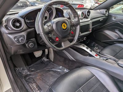 2017 Ferrari California T - Photo 16