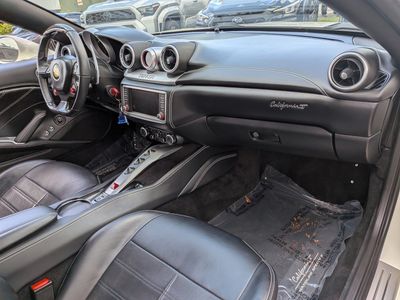 2017 Ferrari California T - Photo 19
