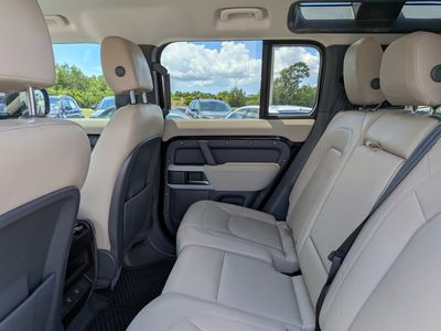 2023 Land Rover Defender - Photo 14