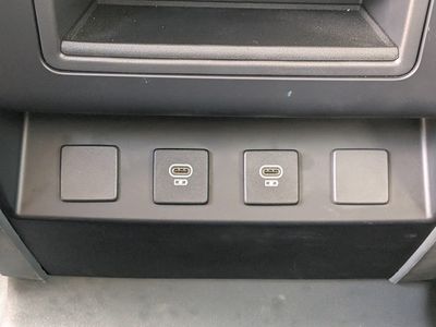 2023 Land Rover Defender - Photo 15