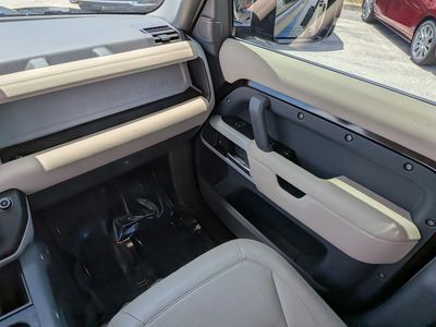 2023 Land Rover Defender - Photo 18