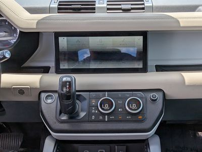2023 Land Rover Defender - Photo 19