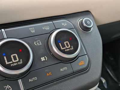 2023 Land Rover Defender - Photo 31