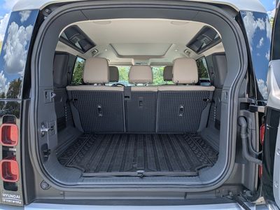 2023 Land Rover Defender - Photo 13