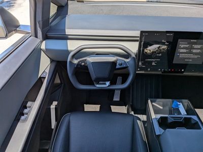 2025 Tesla Cybertruck - Photo 17