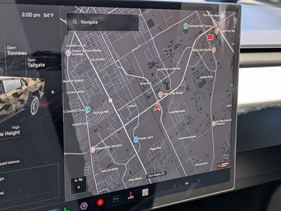 2025 Tesla Cybertruck - Photo 25