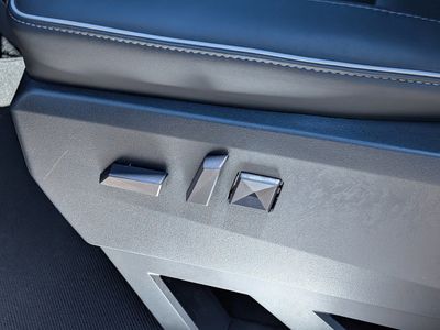2025 Tesla Cybertruck - Photo 21