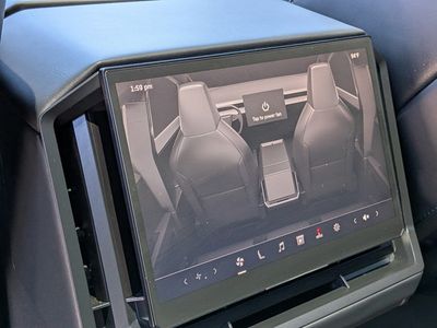 2025 Tesla Cybertruck - Photo 15
