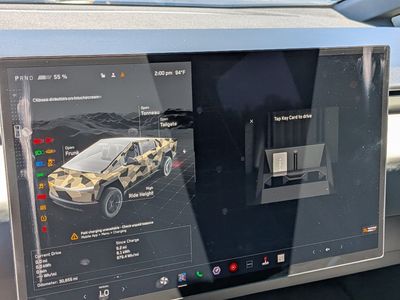 2025 Tesla Cybertruck - Photo 22