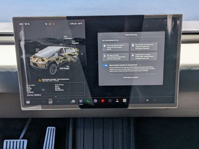 2025 Tesla Cybertruck - Photo 19