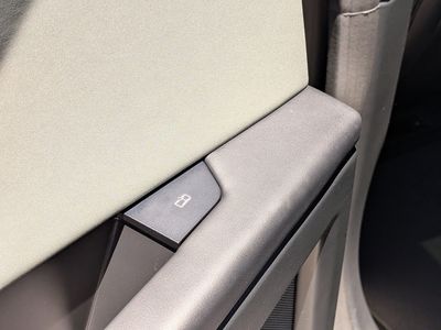 2025 Tesla Cybertruck - Photo 14