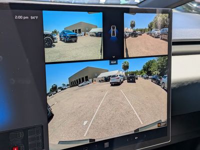 2025 Tesla Cybertruck - Photo 26
