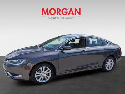 2017 Chrysler 200 - Photo 8