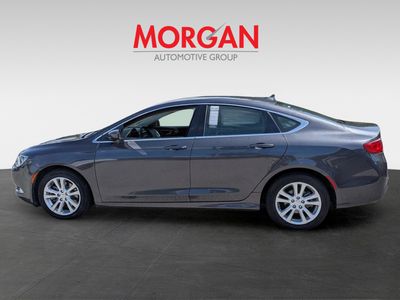 2017 Chrysler 200 - Photo 7