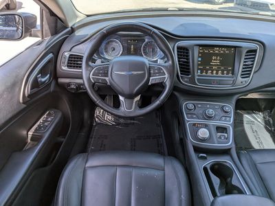 2017 Chrysler 200 - Photo 16