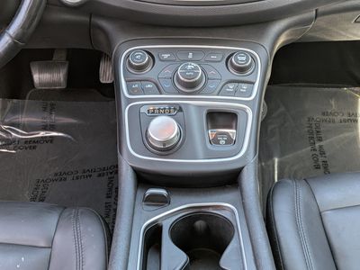 2017 Chrysler 200 - Photo 19