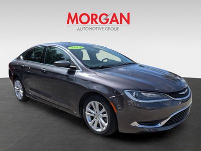 2017 Chrysler 200 - Photo 2