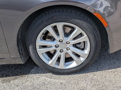 2017 Chrysler 200 - Photo 11
