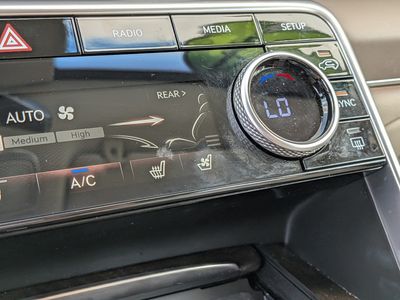 2024 Genesis GV80 - Photo 34