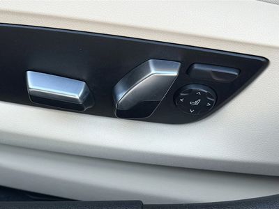 2023 BMW 5 Series - Photo 25
