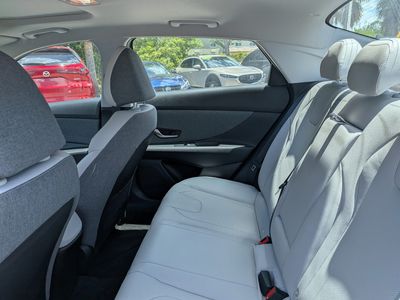 2023 Hyundai Elantra - Photo 14