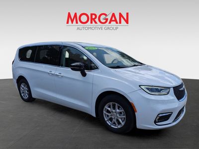2024 Chrysler Pacifica - Photo 2