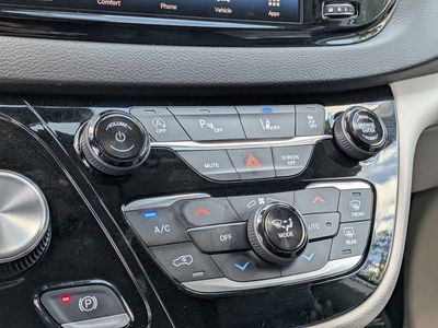 2024 Chrysler Pacifica - Photo 35
