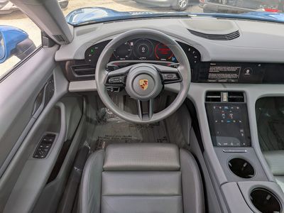 2023 Porsche Taycan - Photo 17