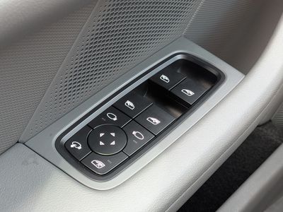 2023 Porsche Taycan - Photo 23