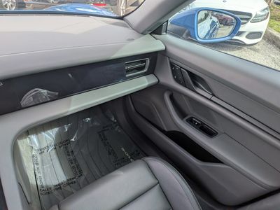 2023 Porsche Taycan - Photo 18