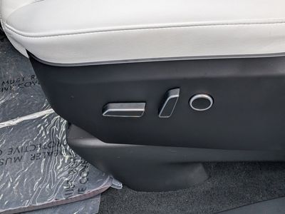 2022 Tesla Model X - Photo 24