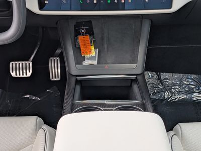 2022 Tesla Model X - Photo 22