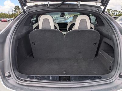 2022 Tesla Model X - Photo 13