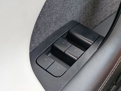 2022 Tesla Model X - Photo 25