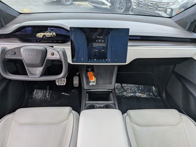 2022 Tesla Model X - Photo 18