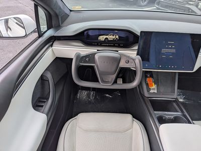 2022 Tesla Model X - Photo 19