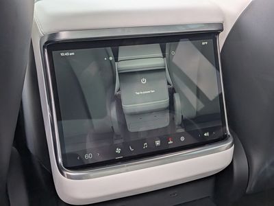 2022 Tesla Model X - Photo 17