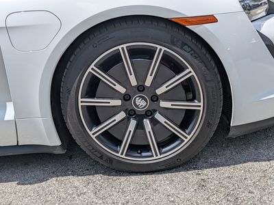 2022 Porsche Taycan - Photo 11