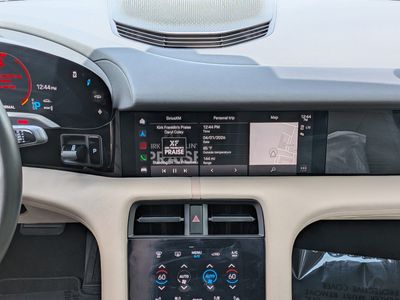 2022 Porsche Taycan - Photo 19