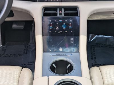 2022 Porsche Taycan - Photo 20