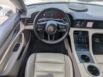 2022 Porsche Taycan - Photo 17