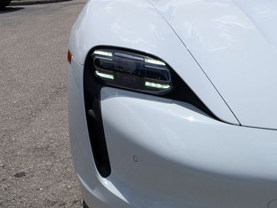 2022 Porsche Taycan - Photo 10